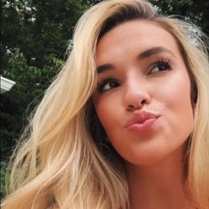 Meet your Posher, Ainsley